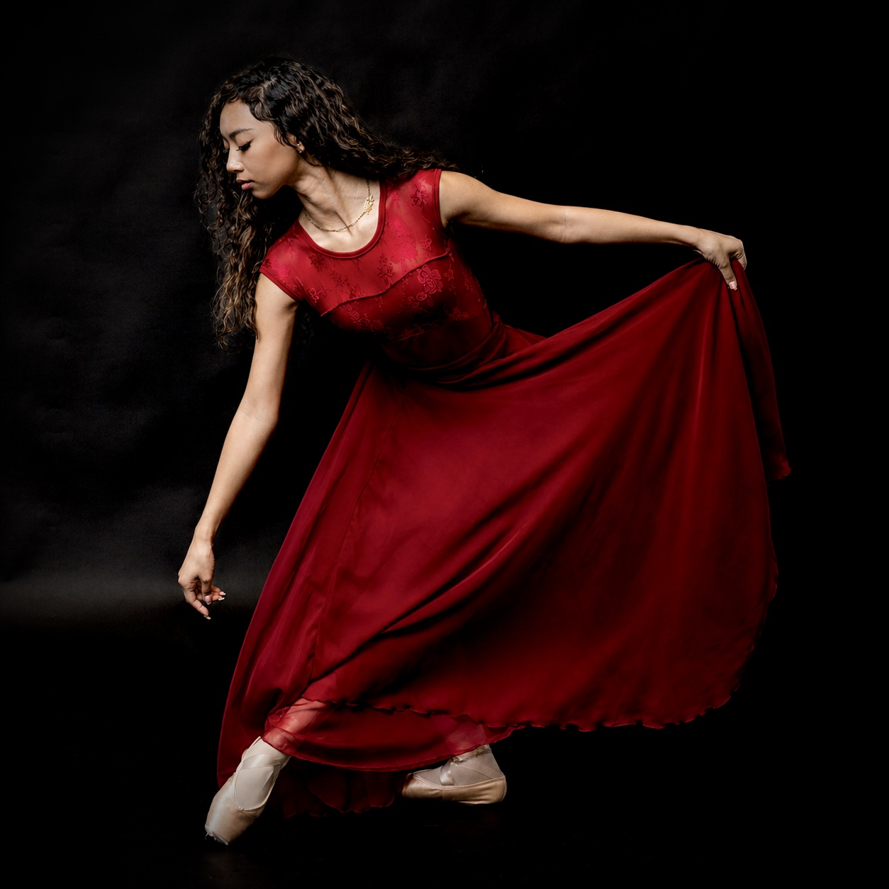Inaya sweeping red skirt en pointe